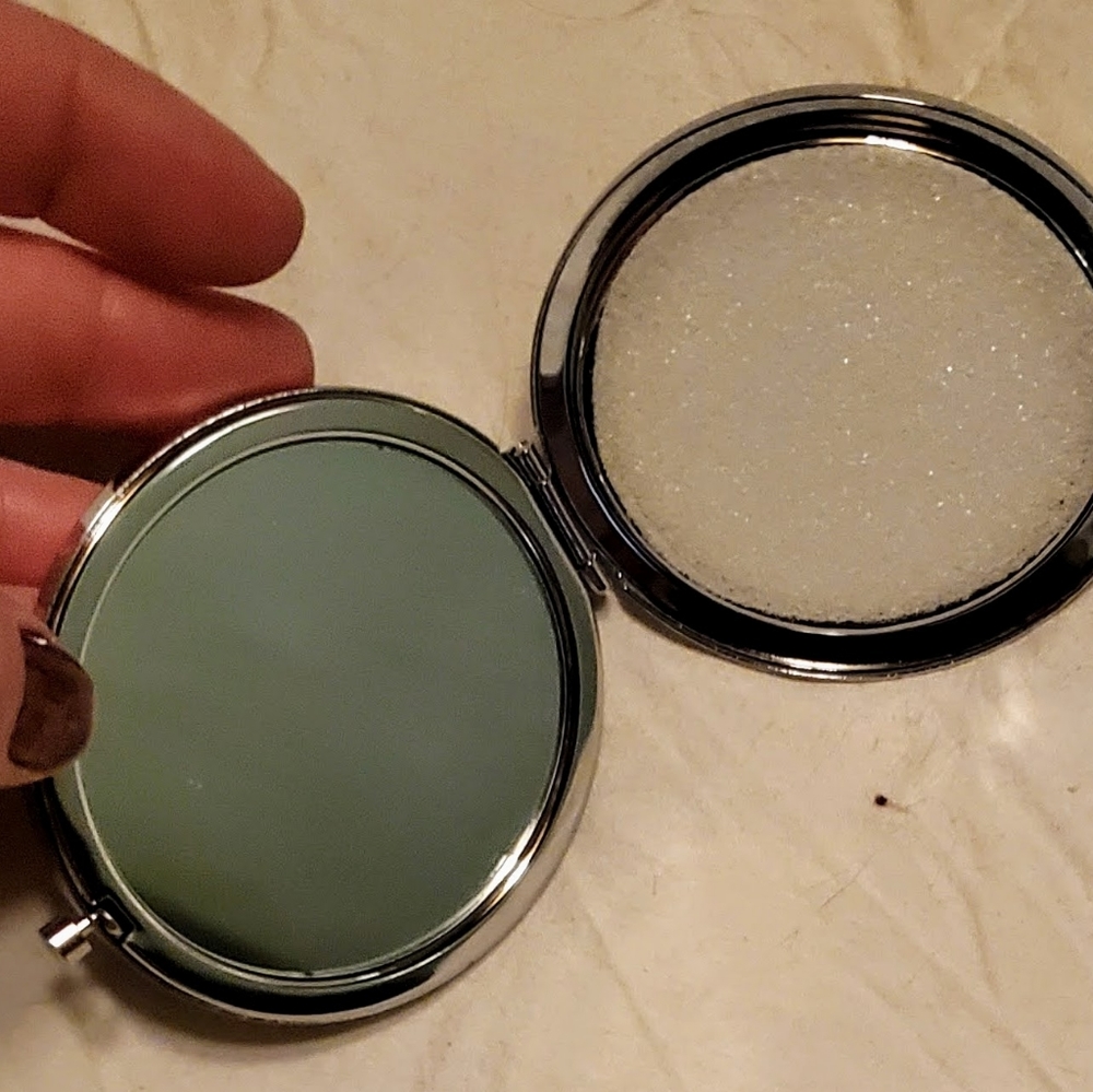 Mirror Compact - Picture 2 of 3